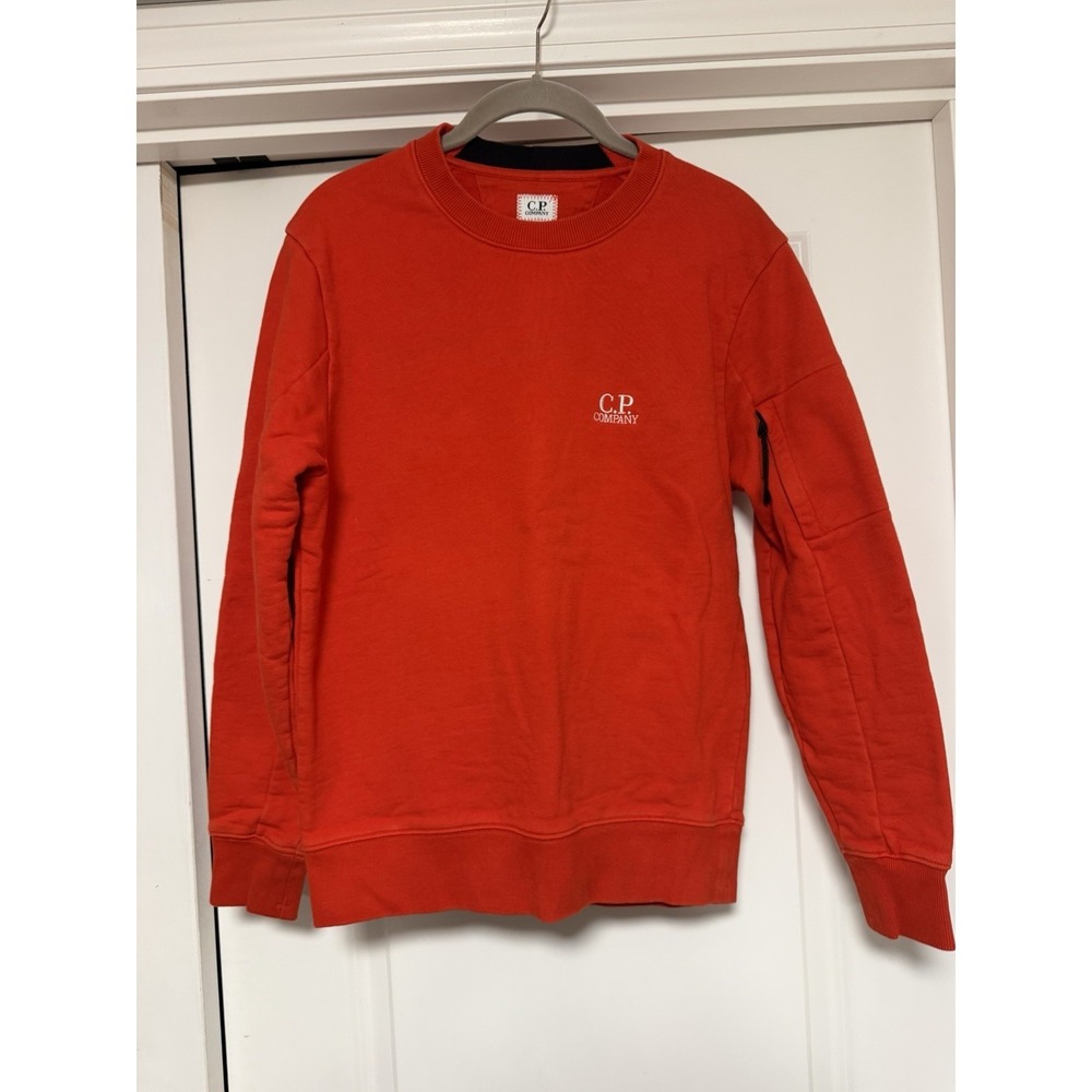 C.P. COMPANY CREW NECK DIAGONAL RAISED FLEECE SWEATSHIRT SIZE Small, Red